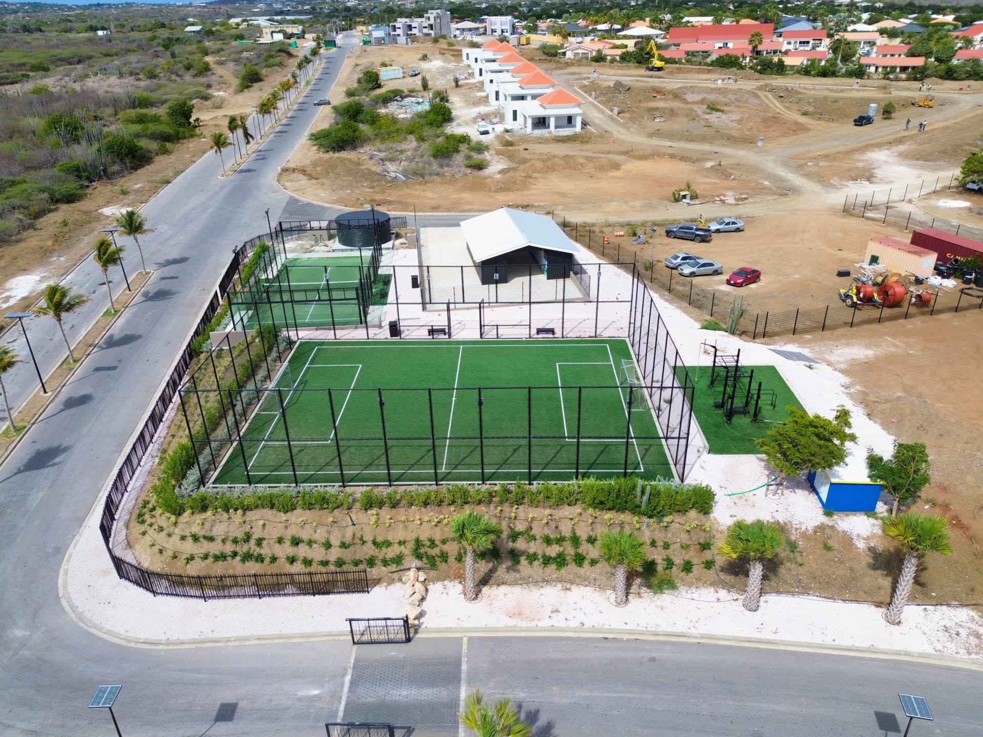 zon zee strand vakantie jan thiel st joris mambo beach willemstad curacao boanire aruba villa house appartment for rent rental huren aquilar casa luxe kit surfen baai eiland isla island nederlanders americans colombiana eco resort sea sun zwembad yacuzzi pool gated safe surf kite sint joris baai sea view bay walking tracks relax hofi voetbal containers st joris resort gated community safe nord side
