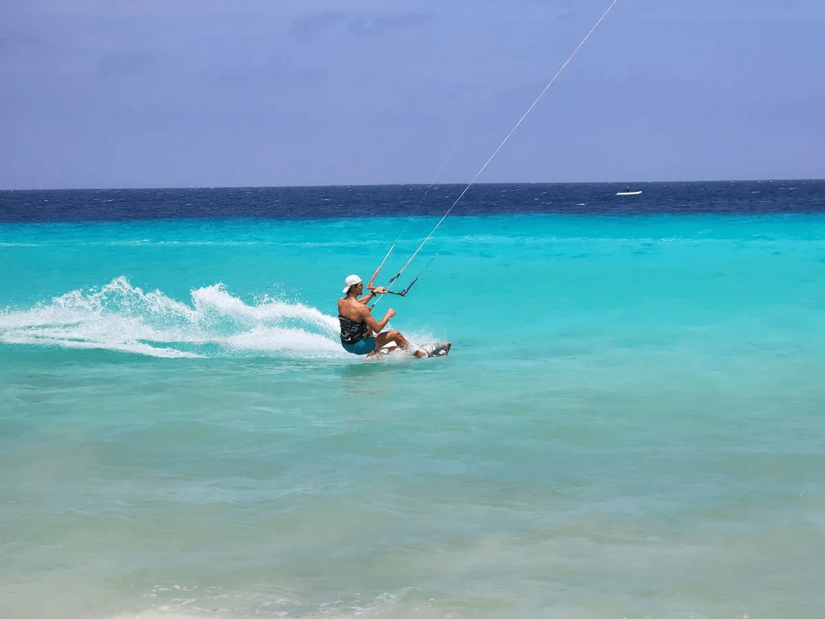 zon zee strand vakantie jan thiel st joris mambo beach willemstad curacao boanire aruba villa house appartment for rent rental huren aquilar casa luxe kit surfen baai eiland isla island nederlanders americans colombiana eco resort sea sun zwembad yacuzzi pool gated safe surf kite sint joris baai sea view bay walking tracks relax