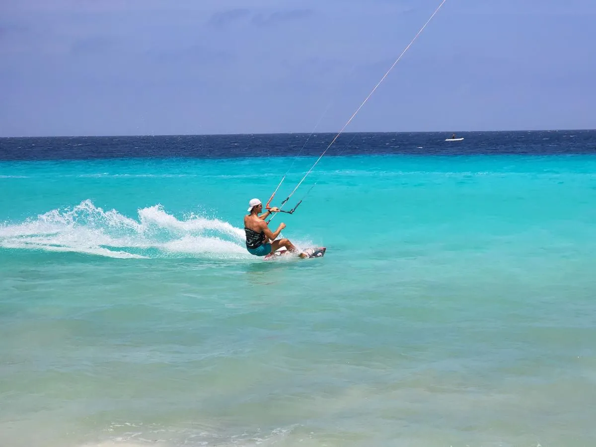 zon zee strand vakantie jan thiel st joris mambo beach willemstad curacao boanire aruba villa house appartment for rent rental huren aquilar casa luxe kit surfen baai eiland isla island nederlanders americans colombiana eco resort sea sun zwembad yacuzzi pool gated safe surf kite sint joris baai sea view bay walking tracks relax