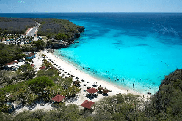 zon zee strand vakantie jan thiel st joris mambo beach willemstad curacao boanire aruba villa house appartment for rent rental huren aquilar casa luxe kit surfen baai eiland isla island nederlanders americans colombiana eco resort sea sun zwembad yacuzzi pool gated safe surf kite sint joris baai sea view bay walking tracks relax hofi voetbal containers st joris resort gated community safe nord side