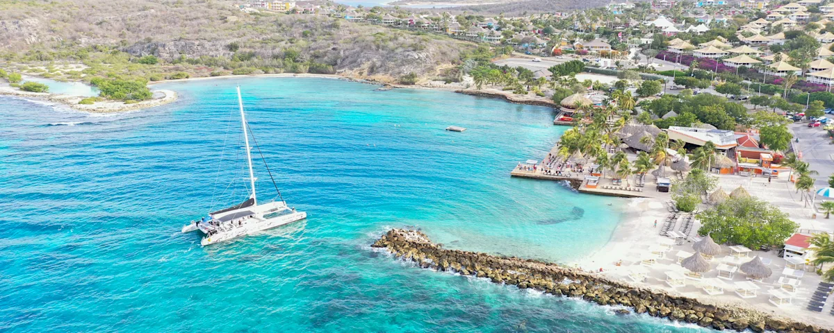 zon zee strand vakantie jan thiel st joris mambo beach willemstad curacao boanire aruba villa house appartment for rent rental huren aquilar casa luxe kit surfen baai eiland isla island nederlanders americans colombiana eco resort sea sun zwembad yacuzzi pool gated safe surf kite sint joris baai sea view bay walking tracks relax hofi voetbal containers st joris resort gated community safe nord side